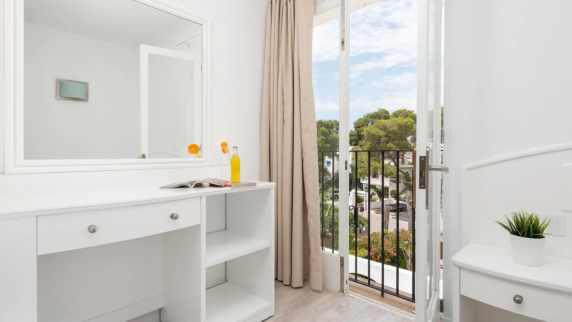 מלון Cala D´Or Talamanca Hostal
